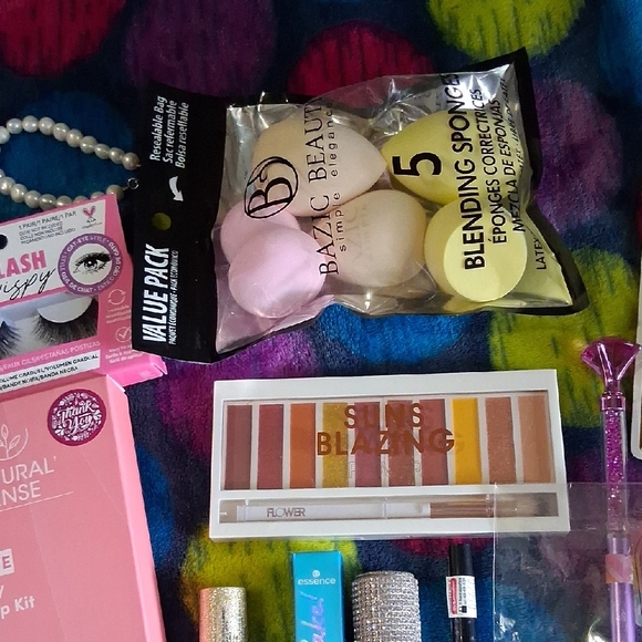 18 ITEM BUNDLE COMPLETE WITH PROFESSIONAL HAIR TRIMMER.LOTS MORE!!! - Picture 3 of 8